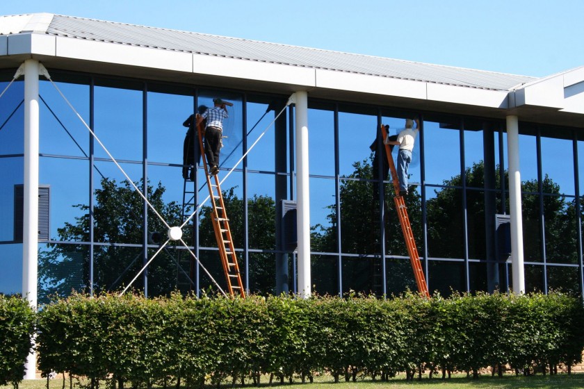 Hiring the Right Window Tinting Company for Your Office