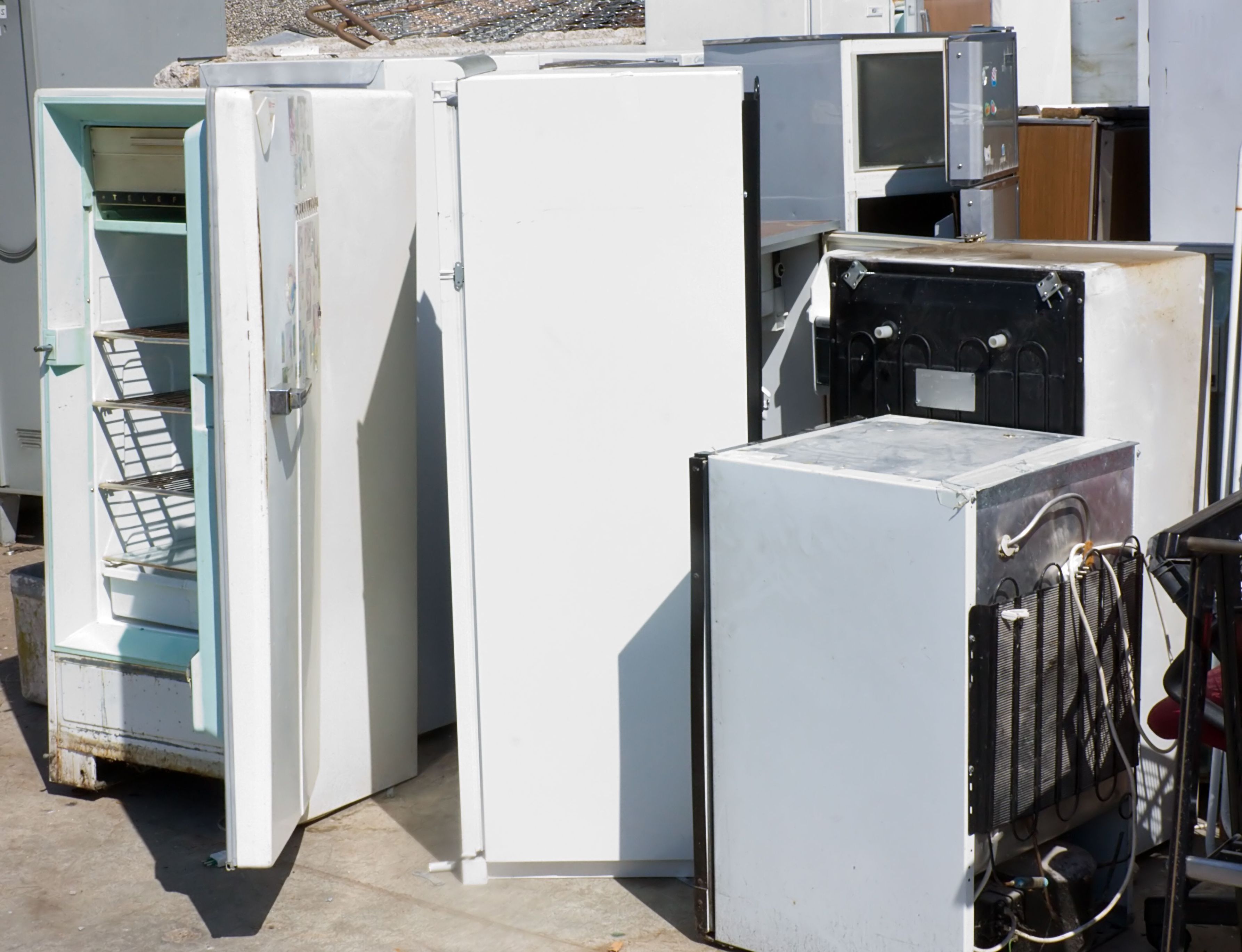 4 Reasons to Make that Service Call for Fridge Repair