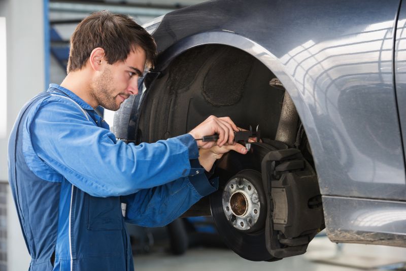 Why You Should Always Visit a Local Collision Center Near Phoenix, AZ