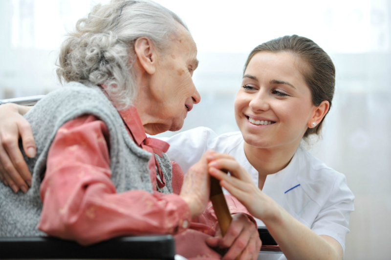 How an Alzheimer’s Residence in East Lake, FL, Helps Improve Seniors’ Memory